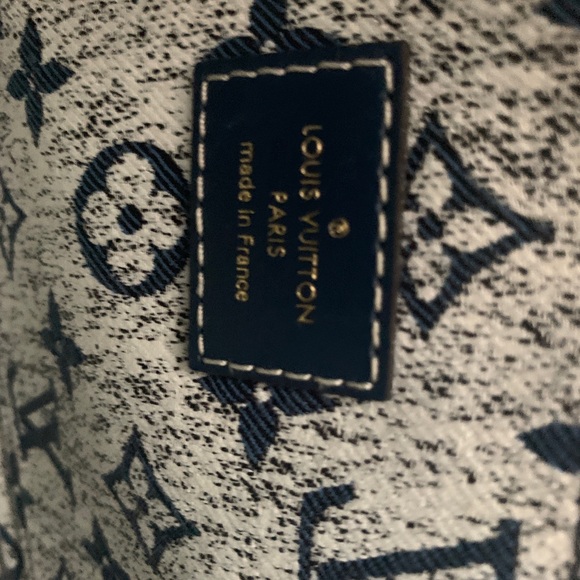 Louis Vuitton Onthego MM Blue Denim - Picture 5 of 9